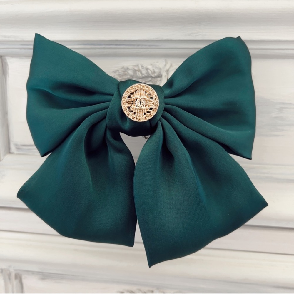 Chanel bow hair accessory, Green bow with Chanel button